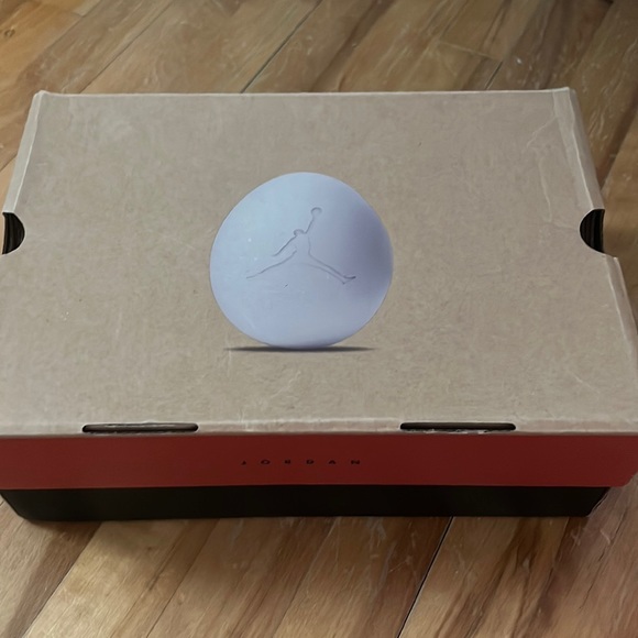 Air Jordan 12s Retro Low ‘Easter’ size 7